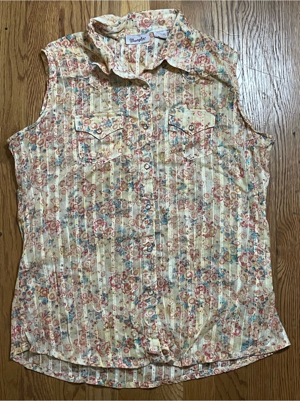 ✨ Wrangler Women's Sleeveless Western Pearl Snap Shirt ✨